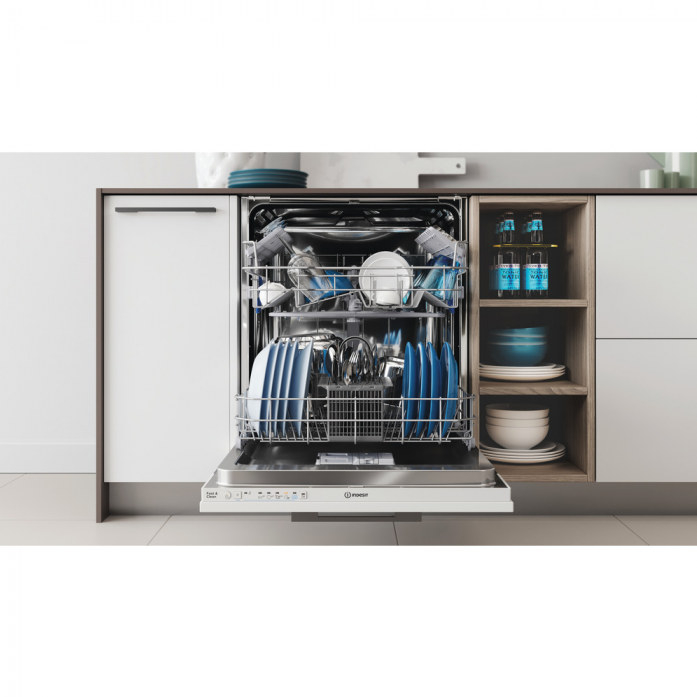Встраиваемая посудомоечная машина Indesit DIE 2B19 A в магазине «На диване» в Костроме  — Выгодная цена
